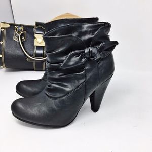 Kenneth Cole Unlisted Black Booties Sz 6M